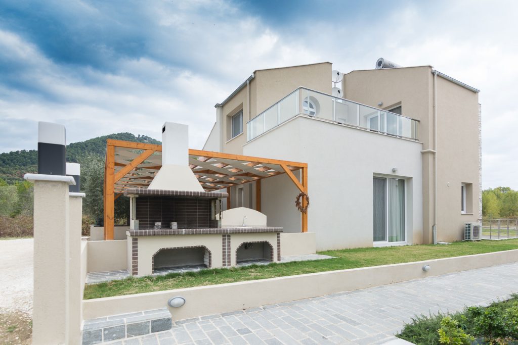 CONSTRUCTION OF SIX FURNISHED HOLIDAY RESIDENCES